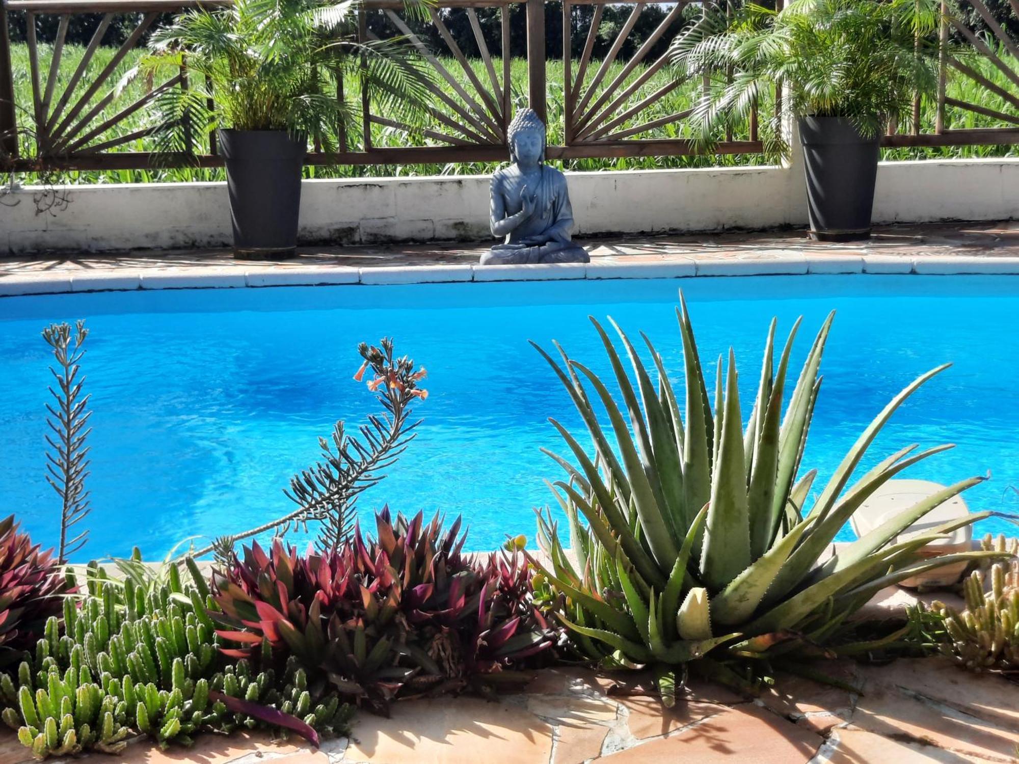 Sainte-Suzanne Joli Appartement, Piscine, Jacuzzi מראה חיצוני תמונה